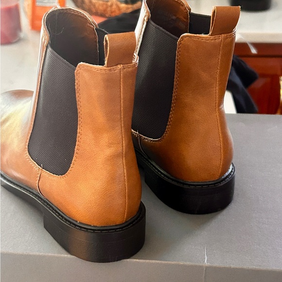 LOFT Classic Chelsea Boot-Missy Size 7 Cognac NWB - Picture 6 of 8